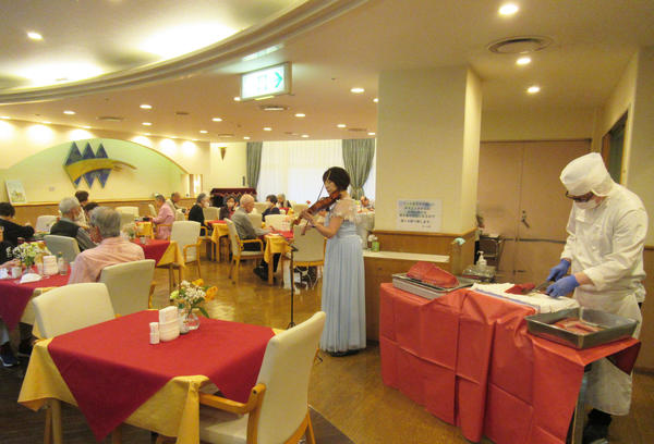 演奏演出食事.JPG