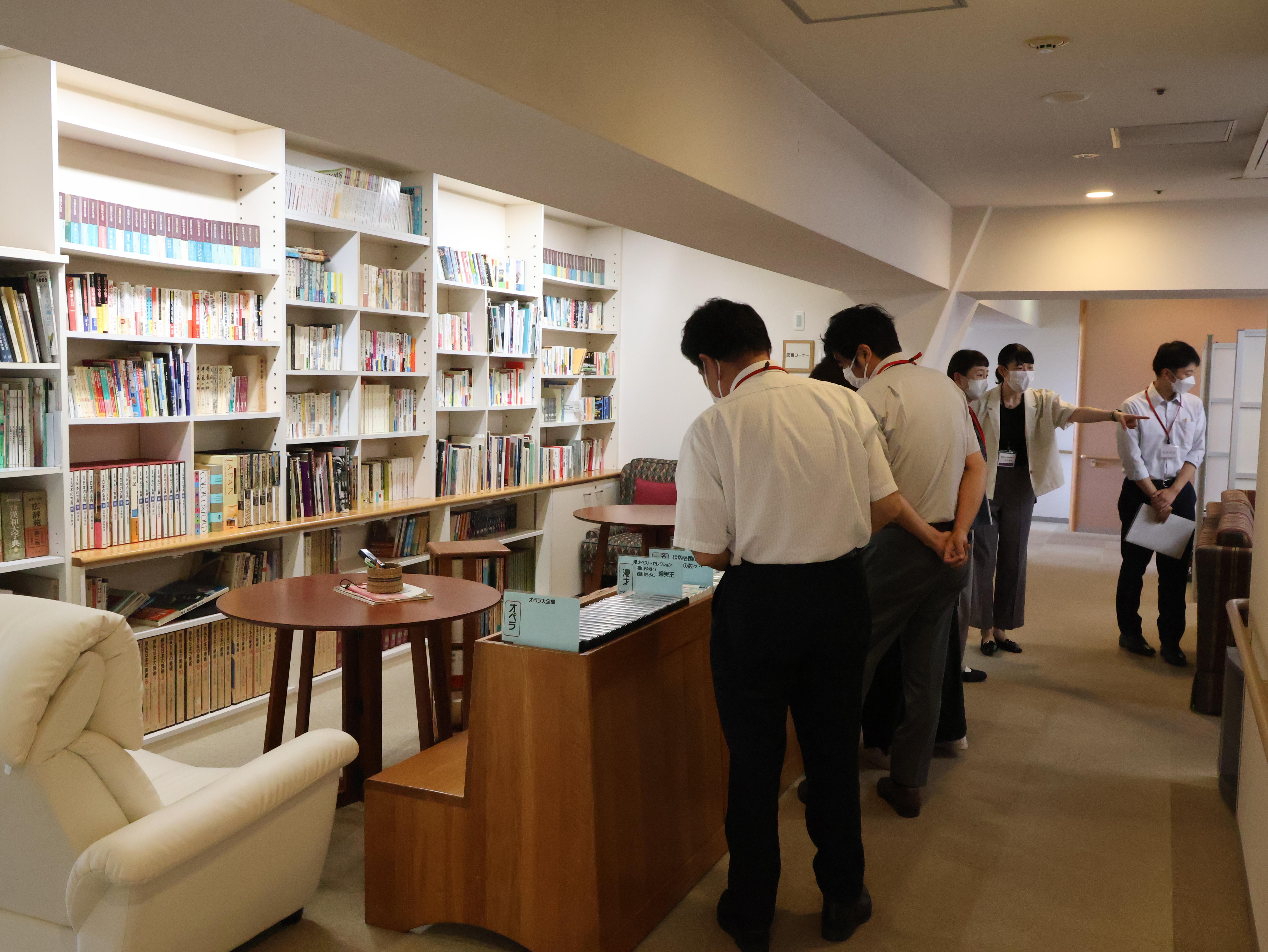 図書コーナー.JPG