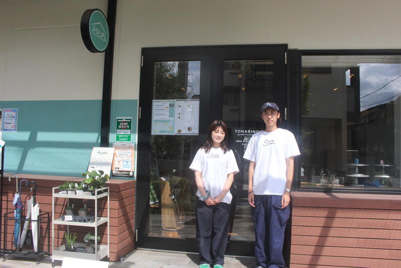 10TONARINOスタッフ.jpg