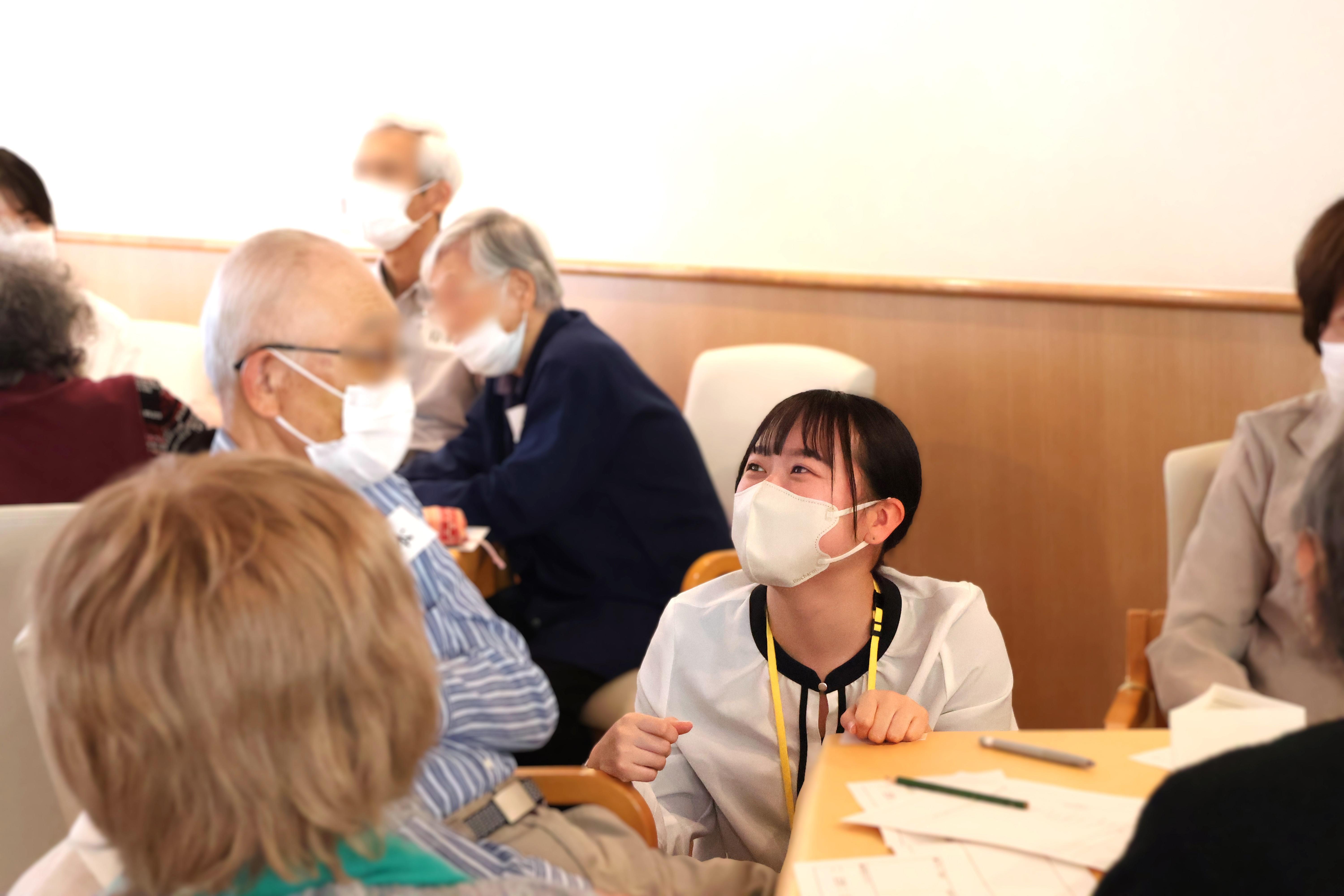 洋光台学生と入居者-02.jpg