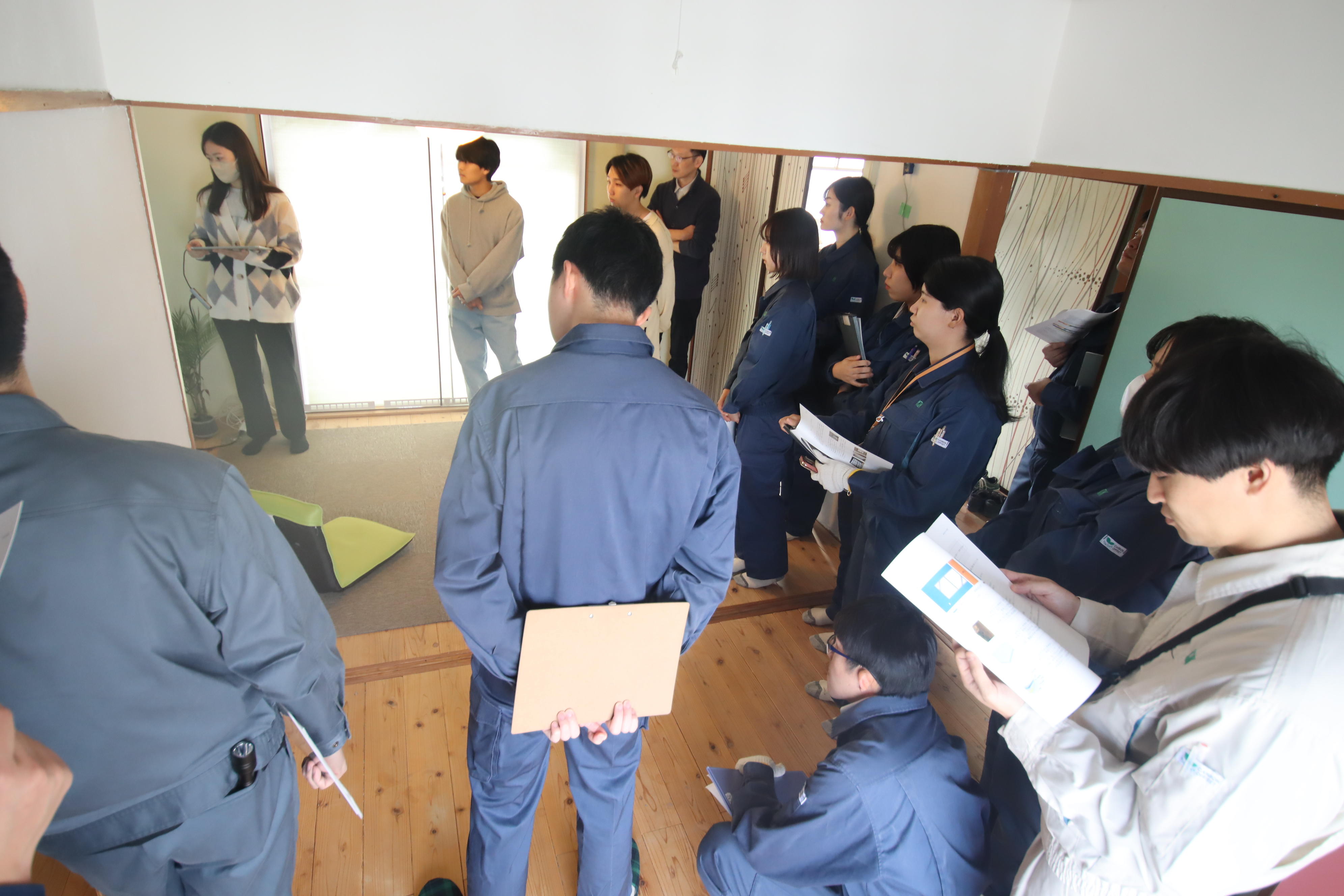 10工芸大改修住戸見学.JPG
