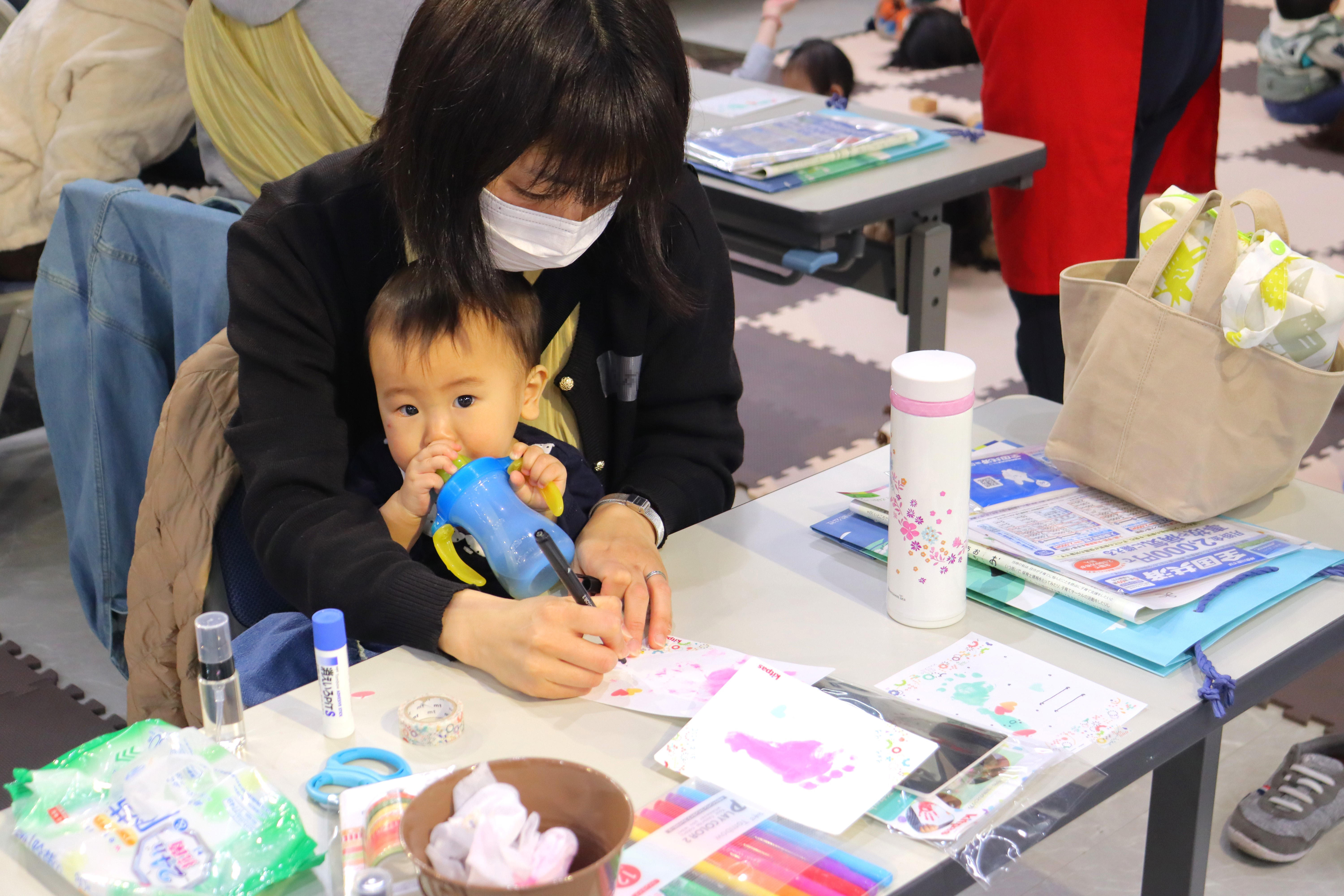 7手形足形アートイベント.JPG